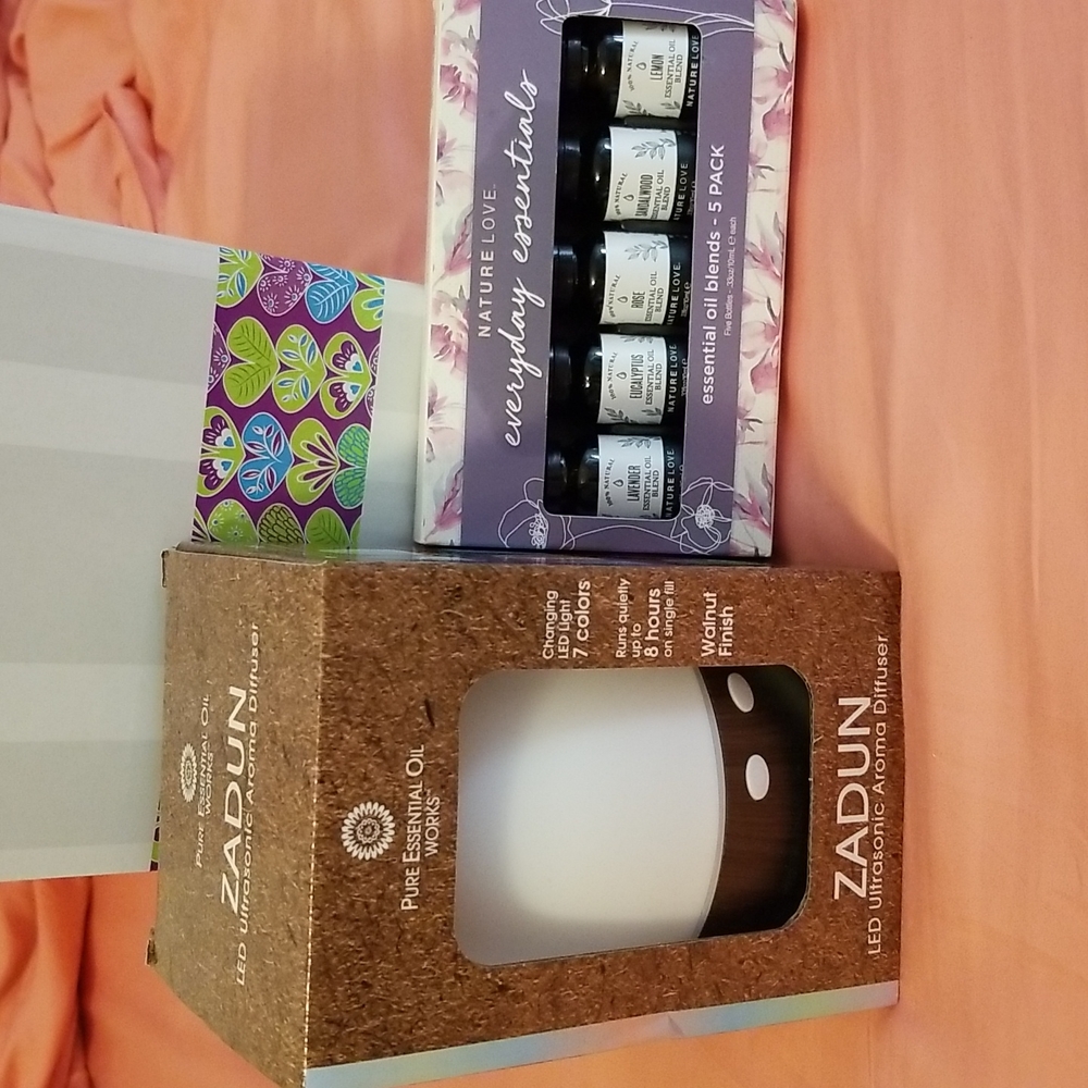Essential oil diffuser and 5 oils